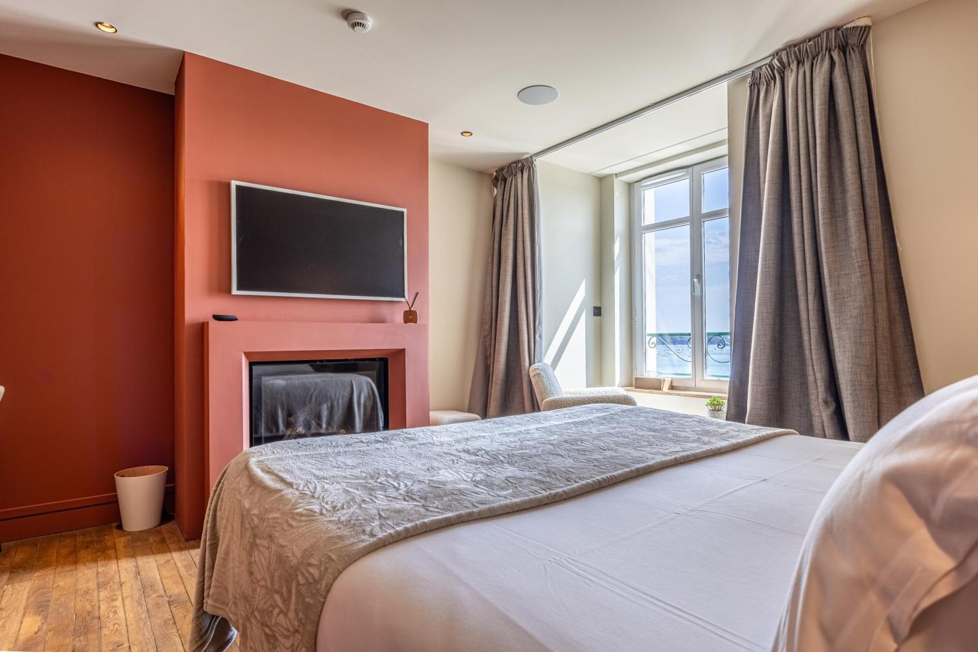 Restaurant Hotel Didier Meril Динар Экстерьер фото